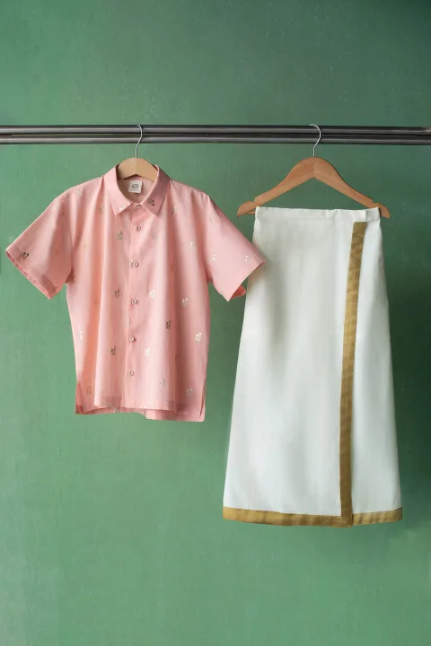 Blush Onakkodi Mundu Set